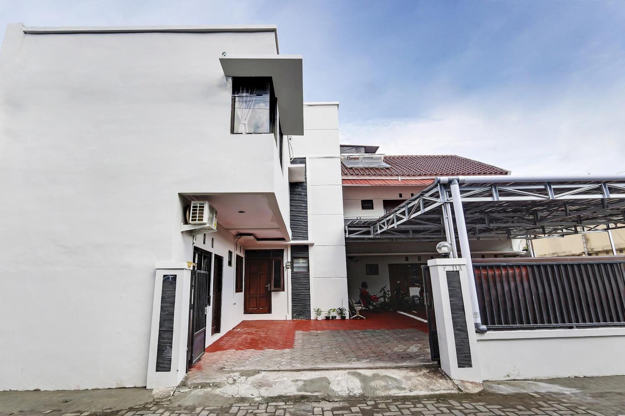 Oyo 91082 Nathania Exclusive Sleman  Luaran gambar